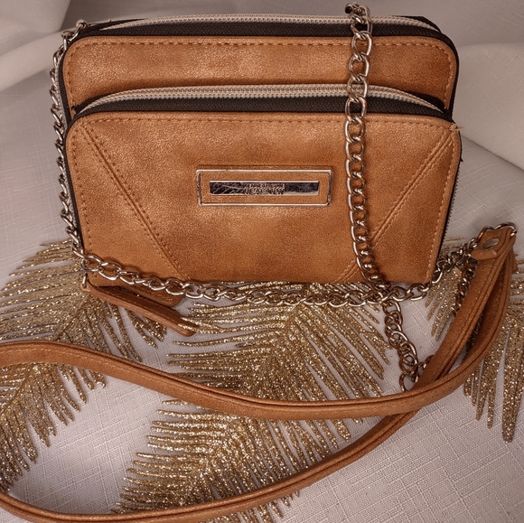 Kenneth Cole reaction mini crossbody purse - Picture 3 of 8